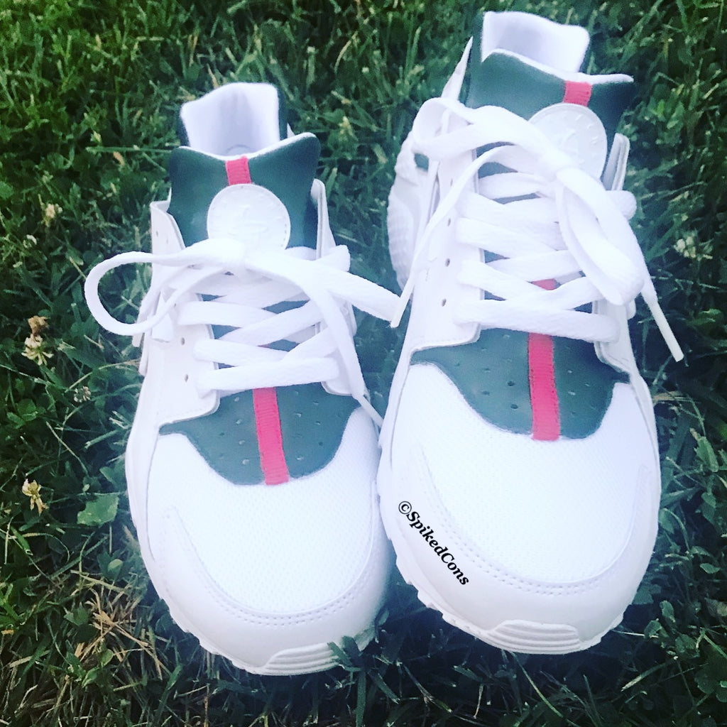 Custom Painted Green/Red Nike Air Huaraches **Add Exact Size in Notes** Grade School 3.5-7y / Original Green with Red